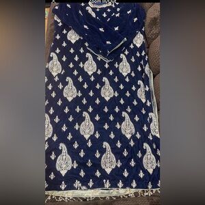 Navy Blue and White Paisley Patterned Fabric 3 PCs velvet suit